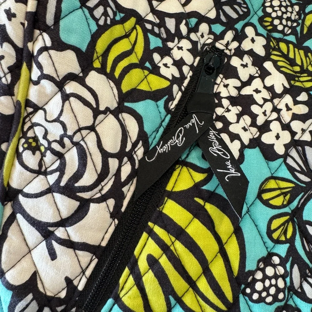 Vera Bradley Island Blooms Messenger Laptop Bag Blue White Floral 14.75x11x4.25‎
